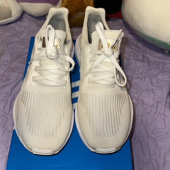 adidas swift run shoes - Picture 1 of 6